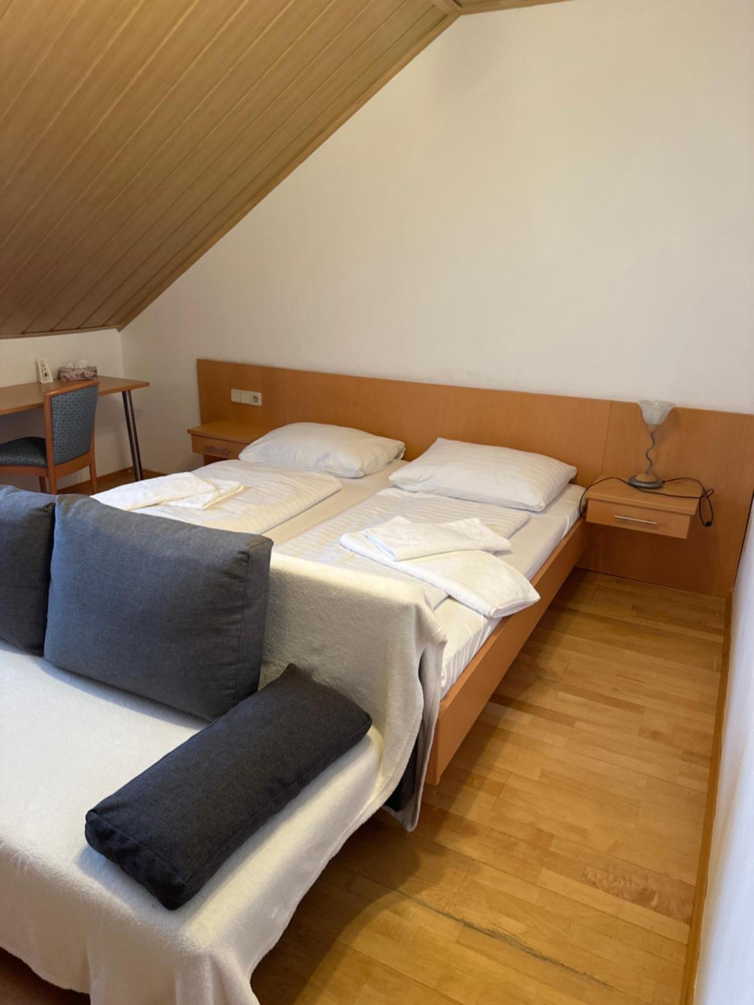 Havanna Pension Sankt Poelten Extérieur photo